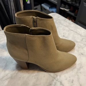 Old Navy Tan Suede heels